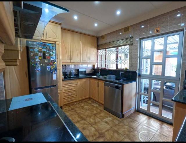 5 BEDROOM HOUSE FOR SALE IN SHALLCROSS